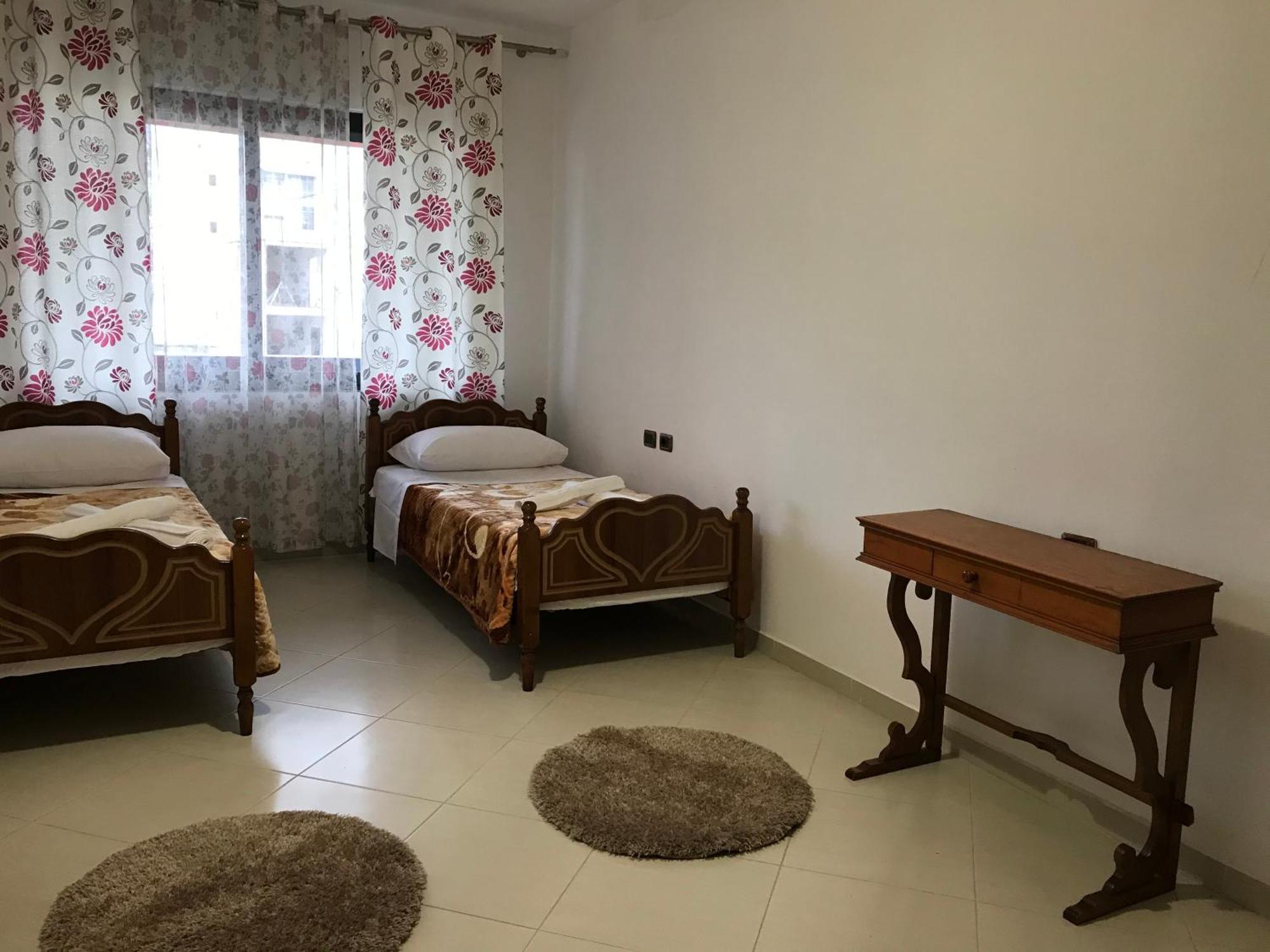 Home Sweet Home 1 - Guest House Tiranë Rom bilde